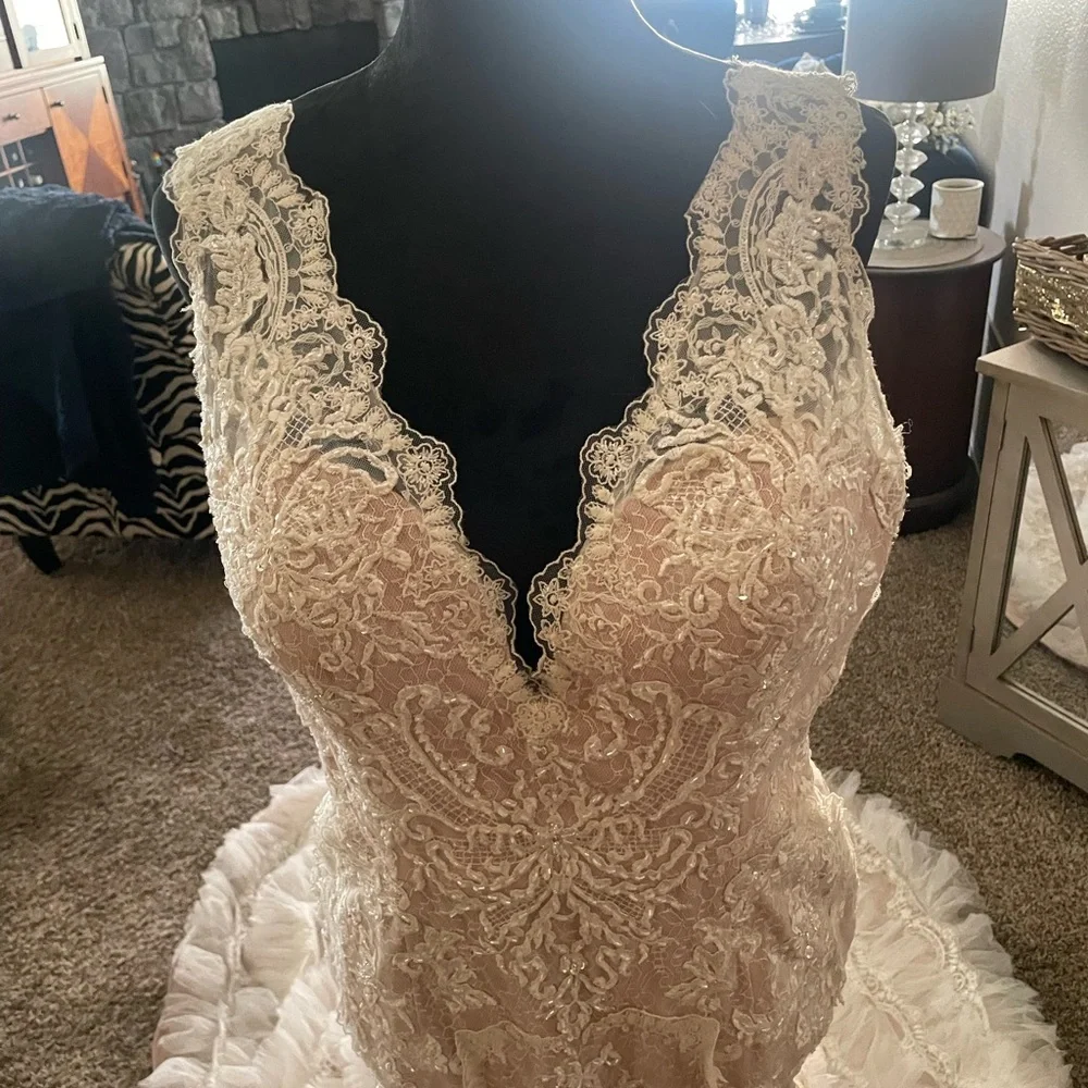 Wedding dress size 14 - Picture 1 of 10